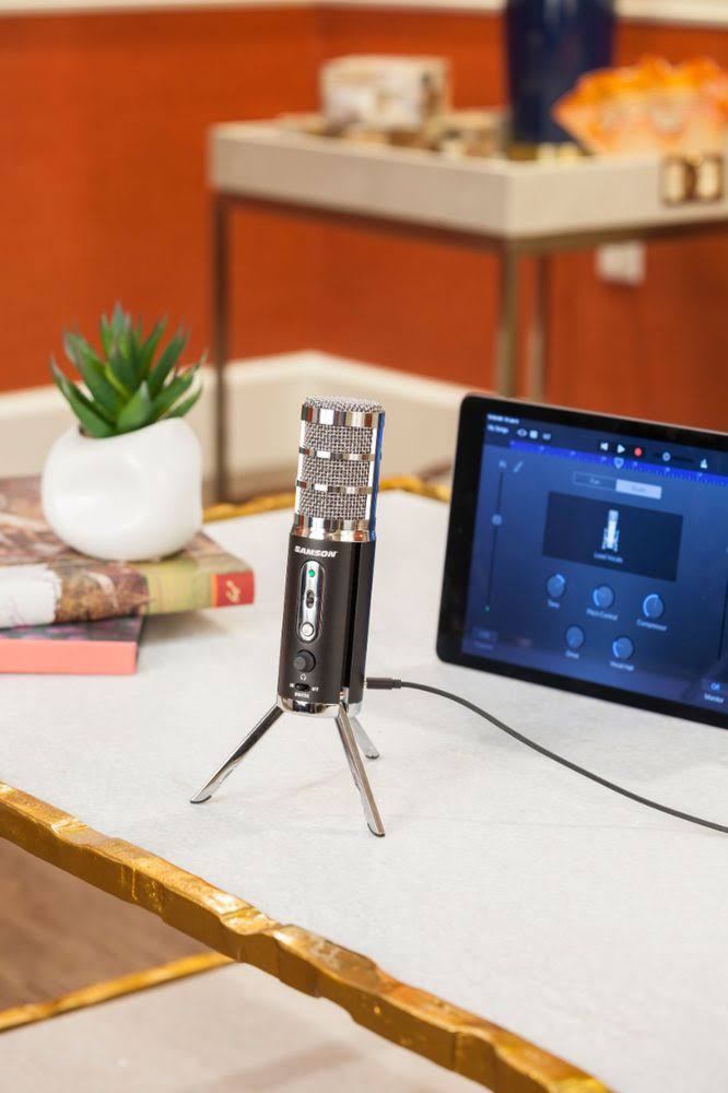 Satellite iOS/USB Broadcast Microphone A43812