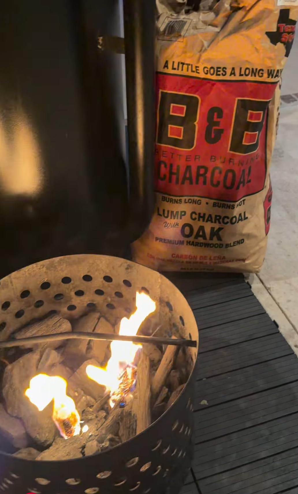 20 lb Oak Lump Charcoal BBQ Bundle with Firestart Cubes, Beef Rub & Grill Matches C23016