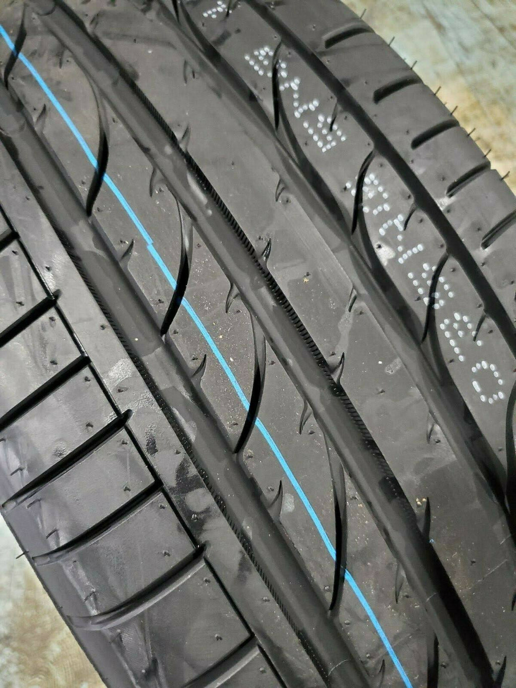 235/55ZR18 104W XL High Performance Tire C67400