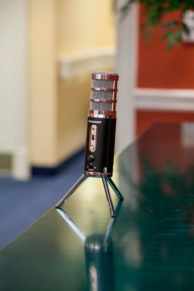 Satellite iOS/USB Broadcast Microphone A43812